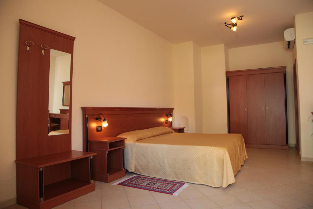 Baia Delle Sirene Beach Resort Briatico Exterior foto