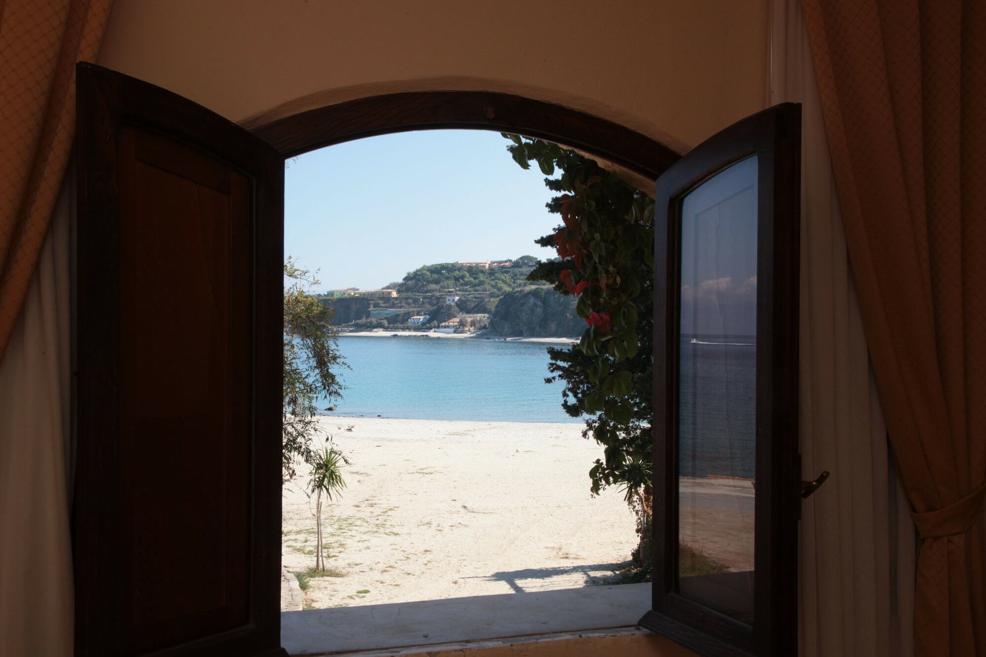 Baia Delle Sirene Beach Resort Briatico Exterior foto